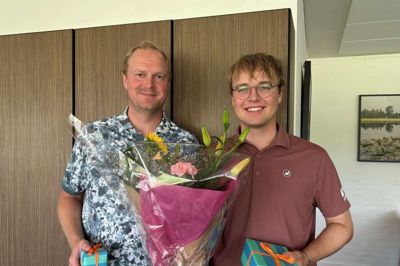 Kristian Svinth Dideriksen (t.h.) blev klubmester for herrer med Mathias Vestergaard på andenpladsen 12 slag efter.