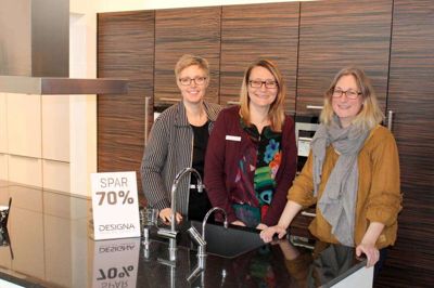 Designa skal have plads til en række nyheder og da butikken samtidig bygges om, sælges omkring 15 udstillinger med meget stor rabat. På billedet ses sælgerne Bente Klostergaard, Rikke Kruse og Rikke S. Hansen, der er klar til åbent hus i weekenden.