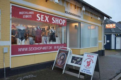 I mere end 30 år har der ligget en sexshop i Havredal. Her kan købes både kioskvarer og sexudstyr. Foto: Pia B. Jakobsen