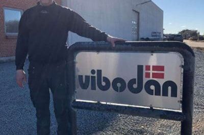 Efter 36 år var det sidste år tid til ejerskifte hos Vibodan Interior i Kølvrå, der bl.a. laver understel til møbler som eksempelvis kontormøbler og skoleborde. Martin Sørensen, ejer af MS UniTek, overtog virksomheden.