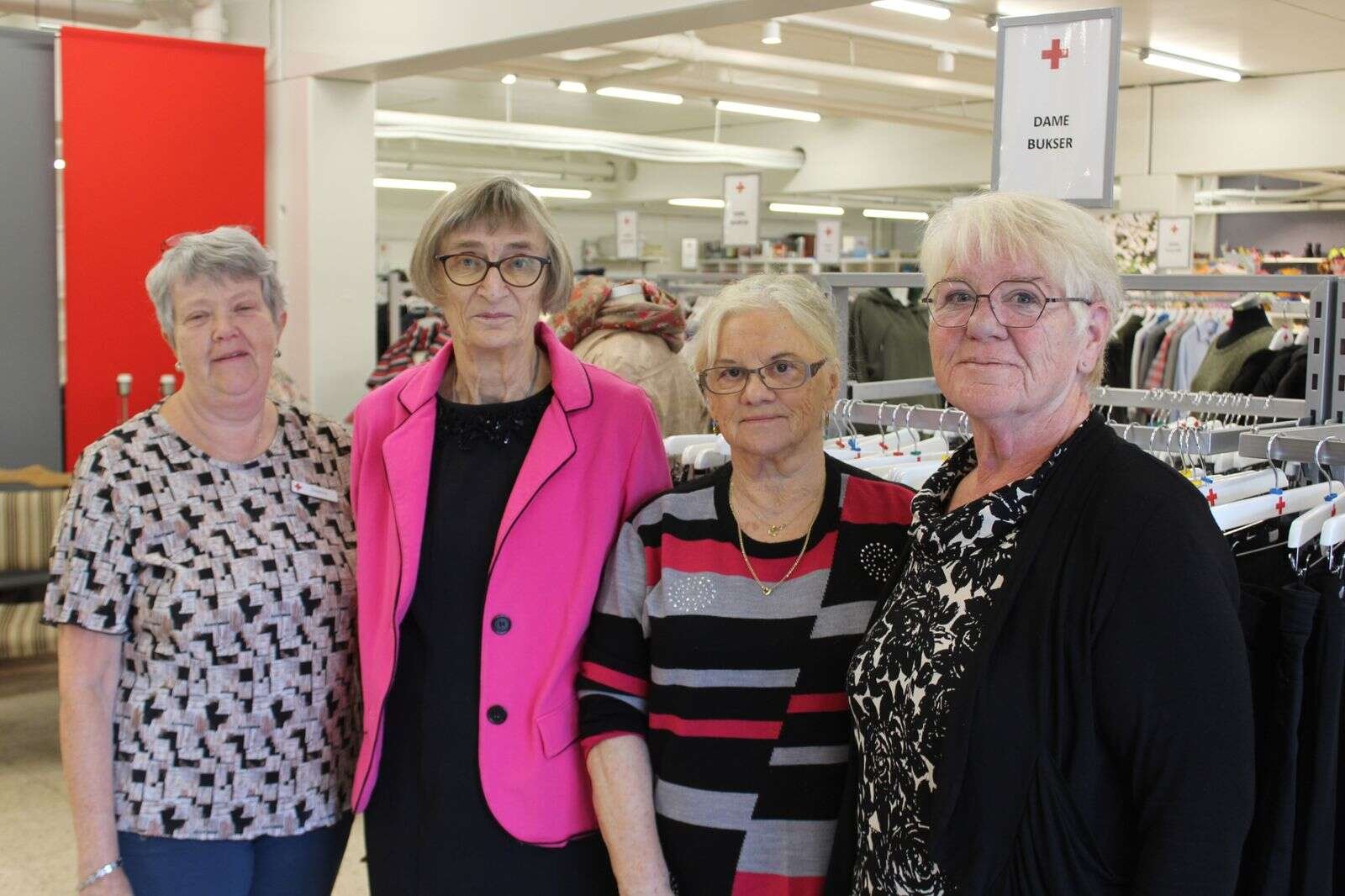 Der er 47 frivillige i Røde Kors i Karup. Her er fire af dem: Ulla Brendstrup, Lillian Steenberg, Margit Jensen og Susanne Falk. Foto: Morten Hallstrøm