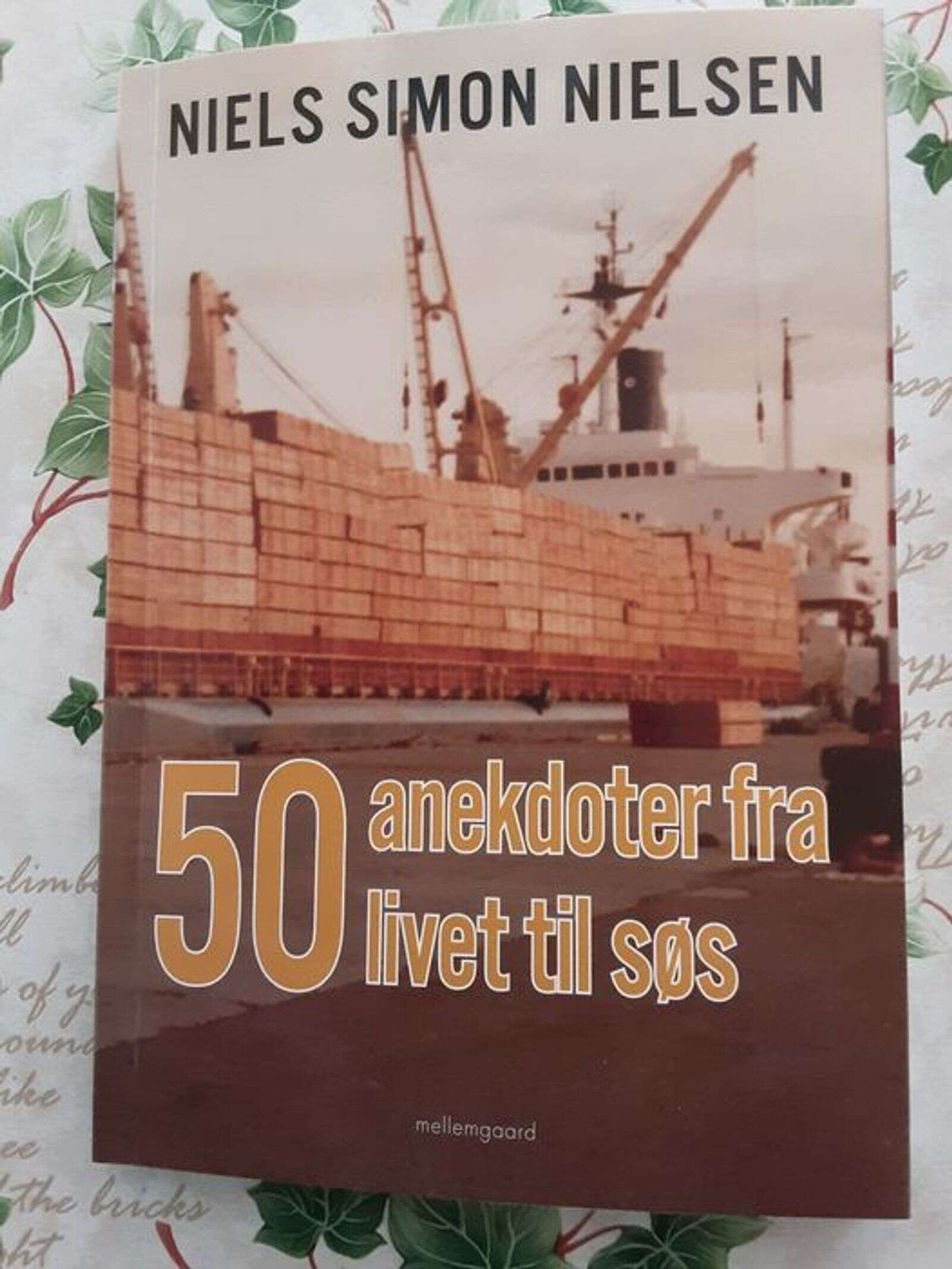 Med bogen får læseren et sjældent indblik i de seneste årtier i den danske handelsflåde.