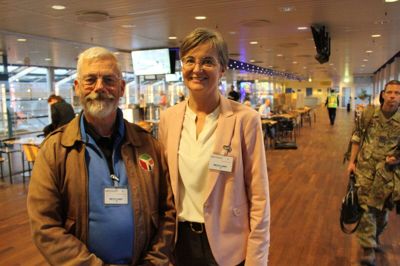 Næstformand i Midtjyllands Lufthavn, Dorte West og direktør i DAT, Jesper Rungholm, var også i Midtjyllands Lufthavn mandag morgen. Foto: Morten Hallstrøm