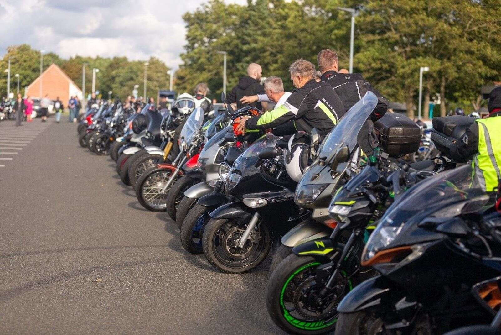 Ca. 180 motorcykler kunne ses på byfestpladsen onsdag aften. Foto: RBS René Burow Sørensen