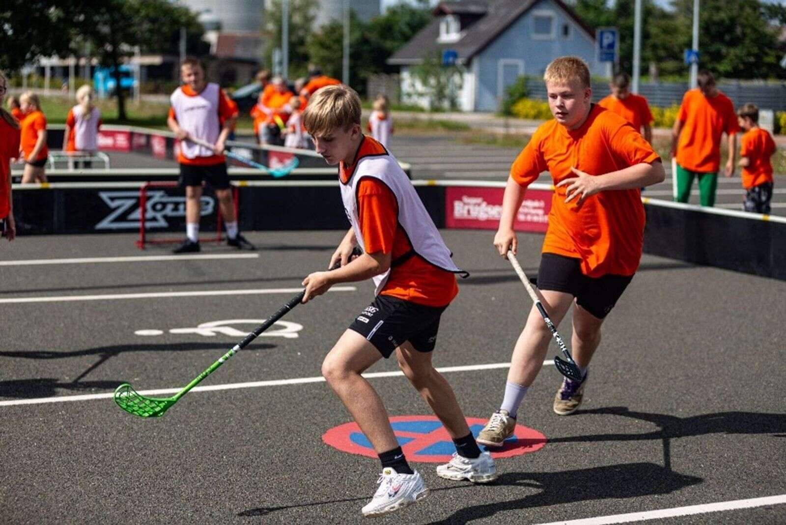 Der fightes på flere baner på hele Karup Skole område. Foto: RBS René Burow Sørensen