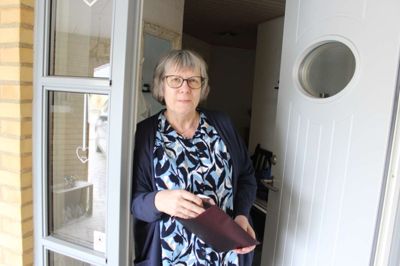 Mona Almtoft glæder sig til et stort besøg hos Din Kagemand i Frederiks.