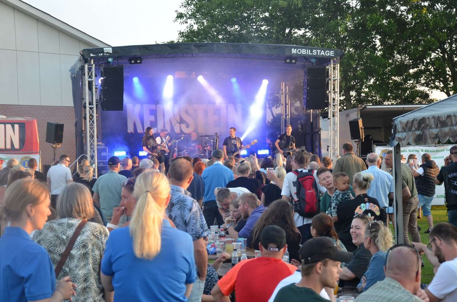 Keinstein var et af tre band, der spillede ved den festival i Frederiks, der blev holdt i anledning af bagerforretninges runde dag.