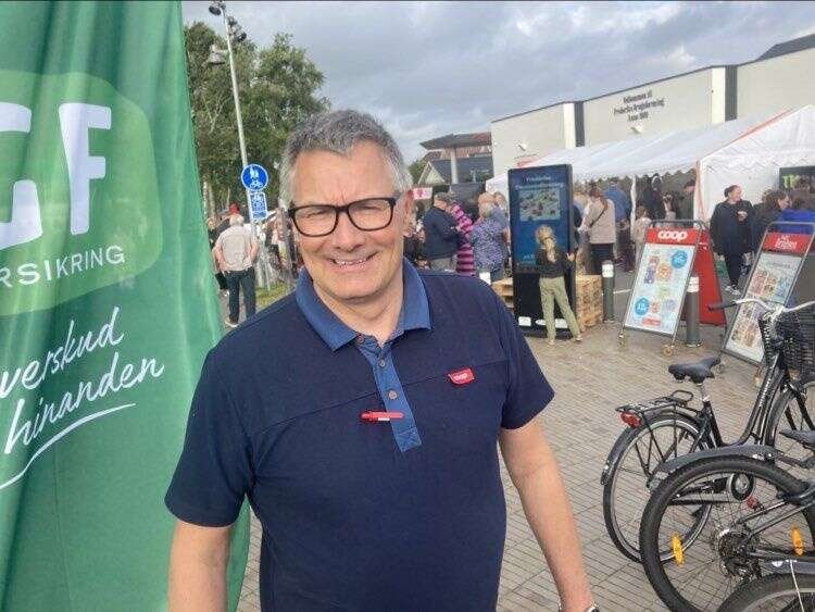 Uddeler Lars havde en travl aften.