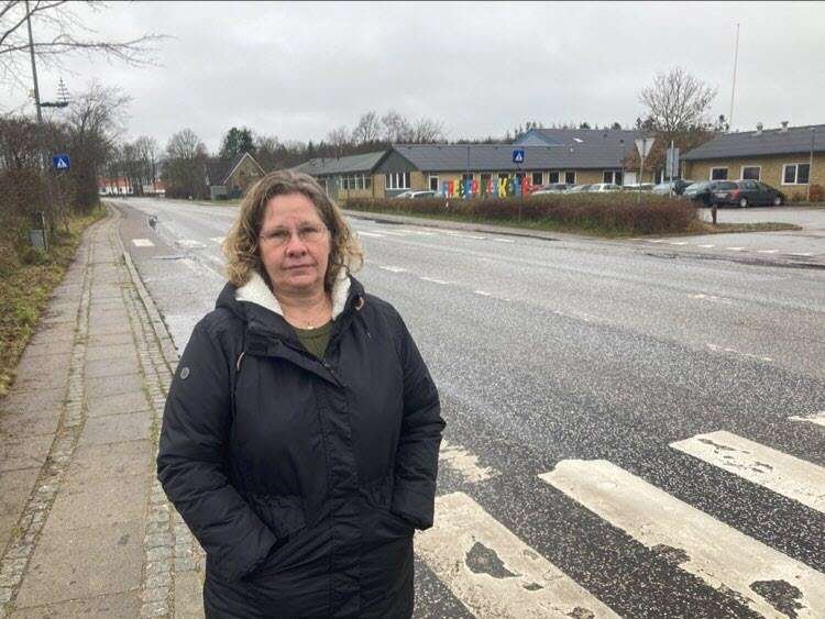 Fodgængerovergangen ved Frederiks Skole skal gøres mere synlig for den gennemgående trafik i byen.