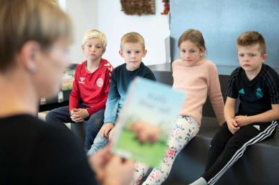 Viborg Bibliotekerne har kørt testforløb med i alt seks klasser fra skoler i Viborg Kommune i indeværende skoleår, som skal til afslutningsfest d. 16. juni. Denne dag er det tre klasser fra hhv. Karup, Hald Ege Friskole og Ulbjerg, der kommer på besøg og d. 14. juni fejres to klasser fra Frederiks Skole på Frederiks Bibliotek.
Foto: Flemming Jeppesen