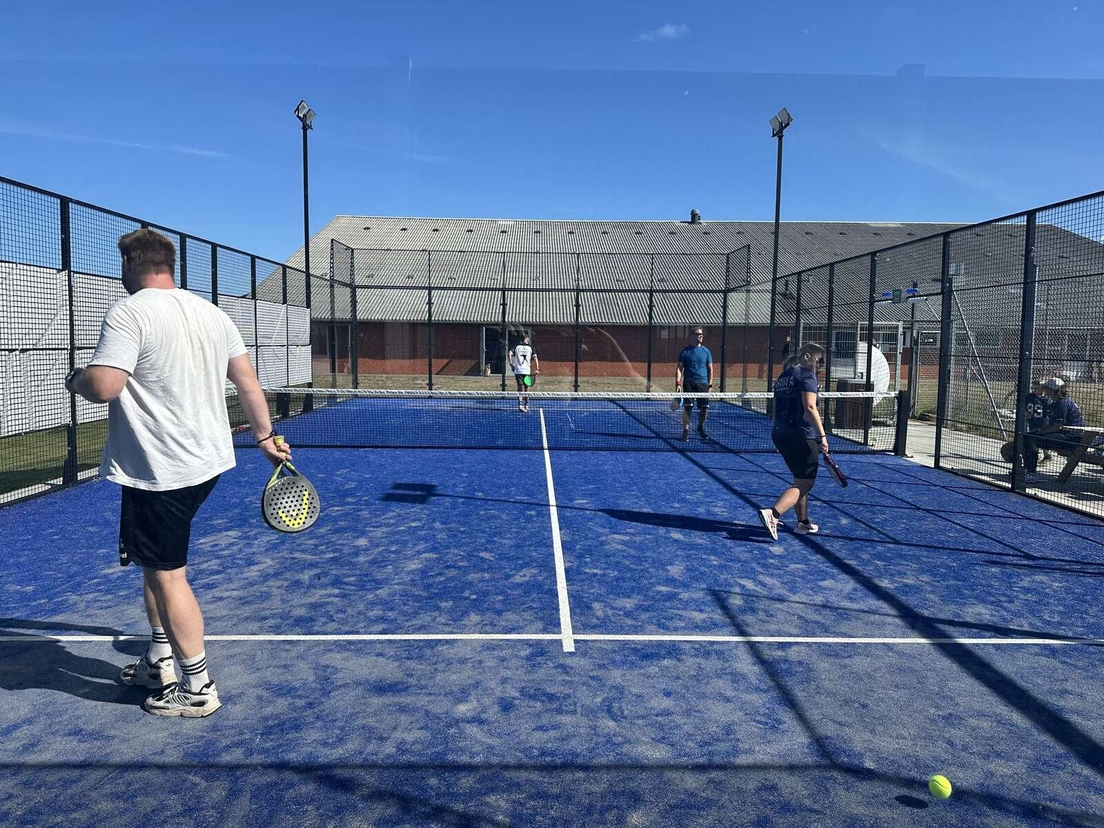 De har fået et padel-anlæg i Vridsted, og det blev ivrigt brugt under byfesten.