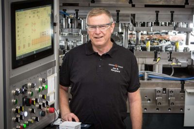 Jan Nørgaard er en ægte Sunds-bo - både privat og i arbejdstiden, hvor han gennem 25 år nu har været en del af holdet på Gemina Termix.