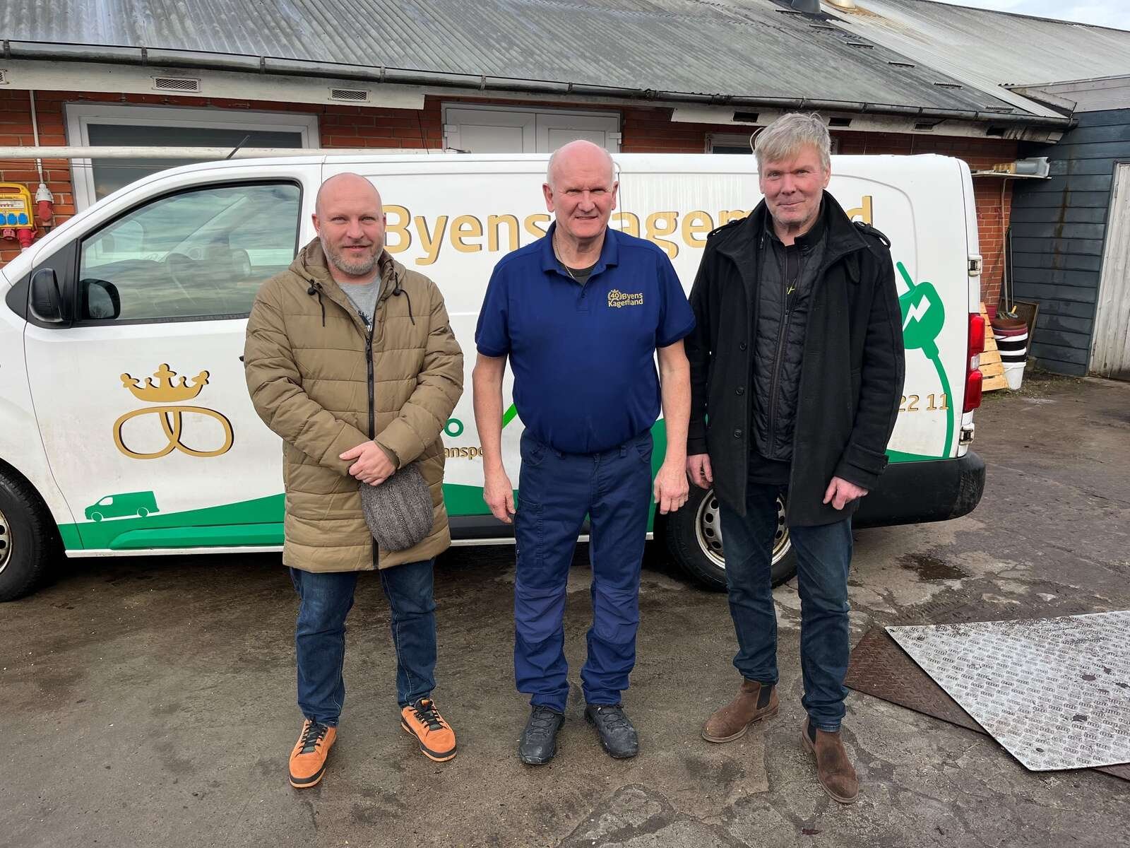 Det er syv måneder siden Troels Margon Nielsen (tv) og Jeppe Frederiksen overtog bagerforretningen i Frederiks efter Troels Trier Nielsen (i midten). Privatfoto