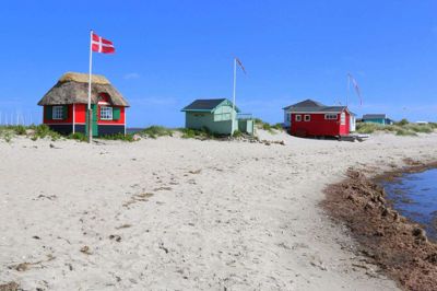 På landtangen Eriks Hale i Marstal finder vi nogle af de farverige og berømte badehuse på Ærø. Foto: Bjørg Kiær