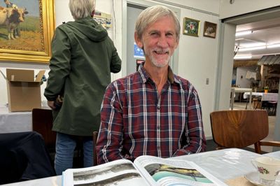 Det begyndte med, at John Hansen oprettede en Facebook-gruppe for folk med interesse for Ørnhøjs historie - og endte med den bog, der blev udgivet i lørdags.