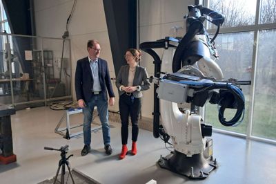 Projektleder Maria Breiner Nielsen glæder sig over at kunne køre til Herning og mødes med kollegerne som eksempelvis DAMRC-direktør Klaus Bonde Ørskov til hverdag.