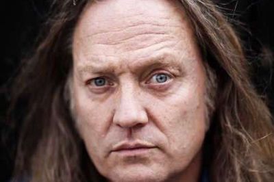 Guitarist og forsanger i D-A-D, Jesper Binzer, kaster stadig med håret og kaster sig også over helt nye udfordringer, selv om han den 4. september fylder 60 år.