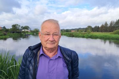 Allan Schultz Andersen var med til at redde en fem-årig pige sikkert i land, da hans hustru hoppede i Gudenåen og fik fat i pigen.