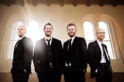 <em id="emphasis">Kirkefestugen byder også på masser af musik – blandt andet når Rune Herholdt & The Gospel Brothers holder gospelworkshop i Kirkecentret og giver koncert i Ikast Kirke lørdag 13. september.</em>