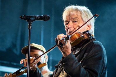 Sikke en fest! Lars Lilholt Band og Green-Hill fik godt gang i branditterne.
