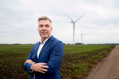 Minister på området, Lars Aagaard, var med, da vindmøllerne i Marsvinslund blev taget i brug.