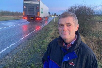 Preben Valbjørn har udsigt til at få en motorvej som nabo, når Hærvejsmotorvejen bliver anlagt. Og det er uanset, hvilken linjeføring politikerne vælger.