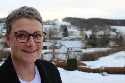 Rikke Sibbesen, formand for Ans-Grønbæk Lokalråd: - Jeg håber, at hele konflikten omkring Tange Sø lander et sted, hvor søen bliver bevaret. Det vil også give mere ro på den private front med en mand, der ikke behøver at løbe rundt og kæmpe for søen mere. Og så håber jeg, at jeg kommer ud at rejse mere med min mand - måske på en bilferie til Nordspanien.