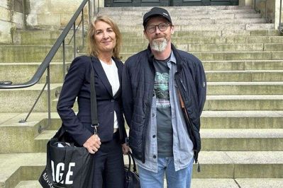 - Jeg er i dialog med Kriminalforsorgen om, hvad der har været baggrunden for sanktionen, siger advokat Mette Grith Stage til eb.dk. Hun ses har sammen med Ibi-Pippi i forbindelse med dommen ved Højesteret sidste år.