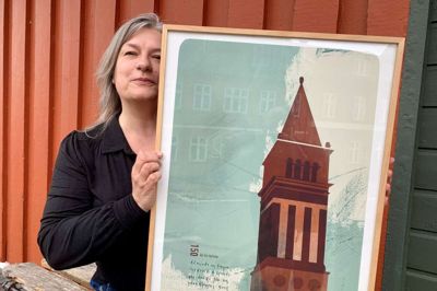 Billedkunstner Tanja Eijgendaal bor i Ry og er vokset op i Silkeborg - og står bag den officielle plakat til fejringen af Himmelbjergtårnet, der i år fylder 150 år.
