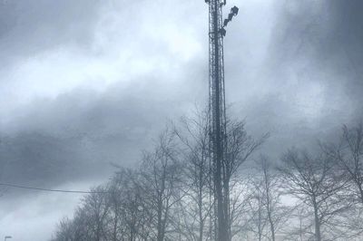 I løbet af få måneder går arbejdet med at rejse den 48 meter høje telemast ved Ravnsøvej 80 nord for Jaungyde i gang.
