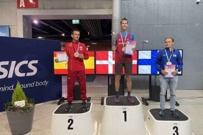 Jesper Faurschou (i.m.) kom øverst på podiet ved EM i maraton i sin aldersklasse, mænd over 40 år. Han fulgte dog dermed flot op på sidste års VM-guld fra Bukarest.