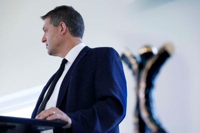 Borgmester Ib Lauritsen må se lidt længere efter erhvervs-venligheds-prisen i år. Ikast-Brande ryger ned fra førstepladsen på en tredjeplads.