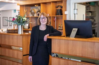 De seneste tre dage har 33 balletdansere fra flere steder i verden overnattet på Hotel Vildbjerg. De optræder med »Svanesøen« i Herning torsdag aften.