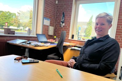 Det er fra skrivebordet i kontoret på Bredgade, bykoordinator Birthe Luckmann på vegne af Vildbjerg Handelsforening har sendt en ansøgning af sted om at få en delecykel til byen.