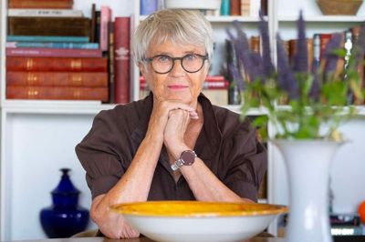 - Lykken er der forhåbentlig gennem hele livet, men når man bliver ældre, ser man måske de lykkelige stunder stå tydeligt frem, fortæller Anne Outzen.