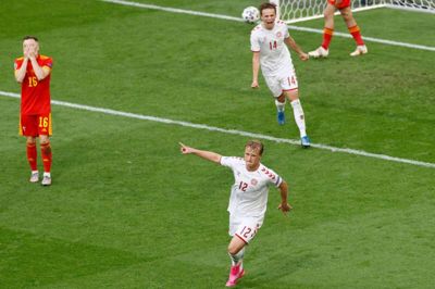 Kasper Dolberg fejrer sit mål til 1-0, mens oplæggeren Mikkel Damsgaard jubler i baggrunden. Foto: Ritzau Scanpix