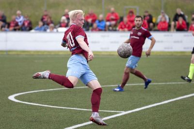 Kenneth Lund scorede to flotte mål i lørdagens sejr over FC Djursland. Det ene med et hårdt, velplaceret spark og det andet på en skarp kontra. Billedet her er dog fra en tidligere kamp. Foto: Tom Laursen