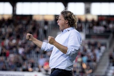 FCM-træner Bo Henriksen vil se sit hold fortsætte det højintense og dominerende udtryk, som FC Midtjylland har vist i de seneste tre kampe i Superligaen. Foto: Jørn Deleuran
