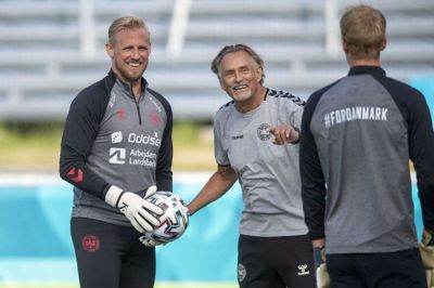 Kasper Schmeichel og Lars Høgh har brugt mange timer på fodboldbanen sammen i landsholdslejren. (Arkivfoto)