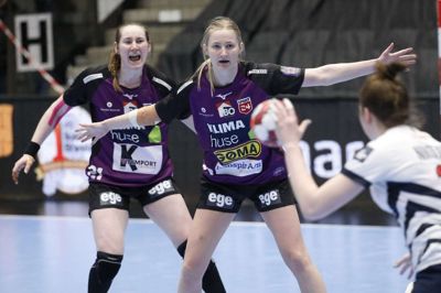20-årige Olivia Simonsen leverede en god præstation i nederlaget mod Paris 92. Hun scorede tre mål på tre forsøg fra en uvant plads. Foto: Henrik Ole Jensen