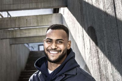 Júnior Brumado har grund til at smile. Den 22-årige angriber har i denne sæson scoret 7 mål i 11 kampe i Superligaen og nettet en enkelt gang i Sydbank Pokalen mod Brøndby. Han går nu efter at blive ligatopscorer i foråret. Foto: Tom Laursen