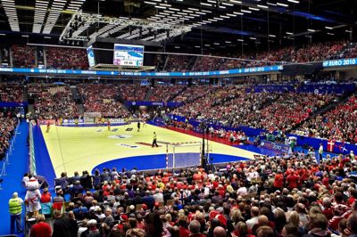 Jyske Bank Boxen bliver i 2023 endnu en gang spillested i en stor håndboldslutrunde. De danske kvinder får hjemmebane i Herning i turneringen, hvor der også skal spilles i Sverige og Norge. Foto: Tony Brøchner