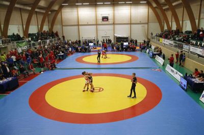 Venne Cup skaber altid et mægtigt liv i Sportscenter Herning. Også i år bliver Venne Cup landets største stævne med cirka 140 brydere i aktion. Årets stævne foregår i den nye arena. Foto: Flemming Hansen