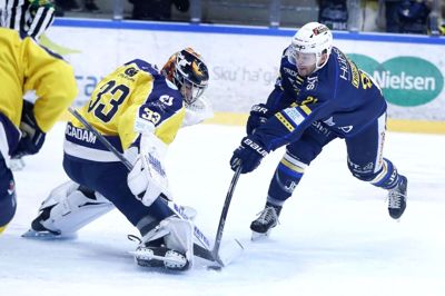 Mads Christensen var på isen ved tre af de fire Herning-scoringer. Foto: Tom Laursen