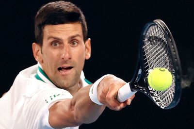 Der har i månedsvis været tvivl omkring, hvorvidt tennisstjernen Novak Djokovic ville få lov til at deltage i Australien Open, fordi han ikke ville oplyse sin vaccinationsstatus. Tirsdag fik han en medicinsk undtagelse, så han kan deltage i grand slam-turneringen, der begynder 17. januar.