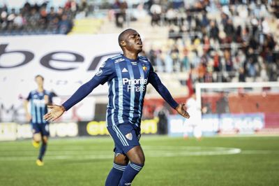Edward Chilufya jubler over ét af sine 17 mål for Djurgården. Fremadrettet skal han juble over mål iført FCM-trøjen. Foto: Per Danielsson /TT/Ritzau Scanpix
