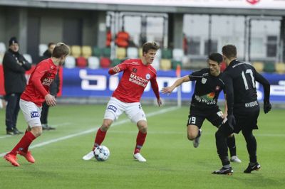 21-årige Rasmus Carstensen har været en profil på Silkeborgs hold i denne sæson. Højrebacken har været direkte involveret i fire mål i form af mål og assists. Nu meldes FCM interesserede i den talentfulde back. Foto: Martin Ballund