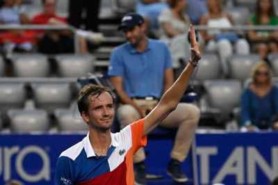 Mandag overtager russiske Daniil Medvedev førstepladsen på verdensranglisten i tennis.
