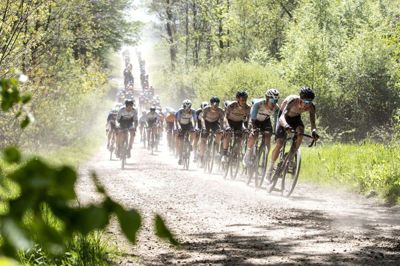 Kongeetapen til Herning bliver en barsk omgang, der byder på 10 grusvejsstrækninger med en samlet længde på 18,2 kilometer. Mange af grusvejene er velkendte fra Grand Prix Herning. Etapen afsluttes med tre omgange i Herning by. Foto: Henrik Ole Jensen