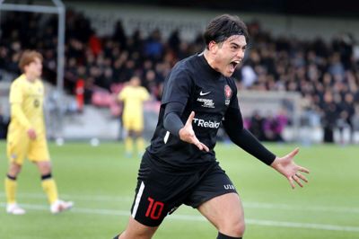 Aral Simsir skriger som 19-årig sin glæde ud efter en flot scoring mod Club Brugge i UEFA Youth League i sæsonen 2021-22. Han blev delt topscorer i ungdommens svar på Champions League den sæson.